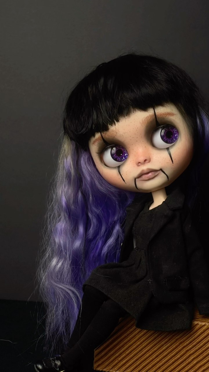 ALICE - Muñeca Blythe gótica con pelo violeta y negro